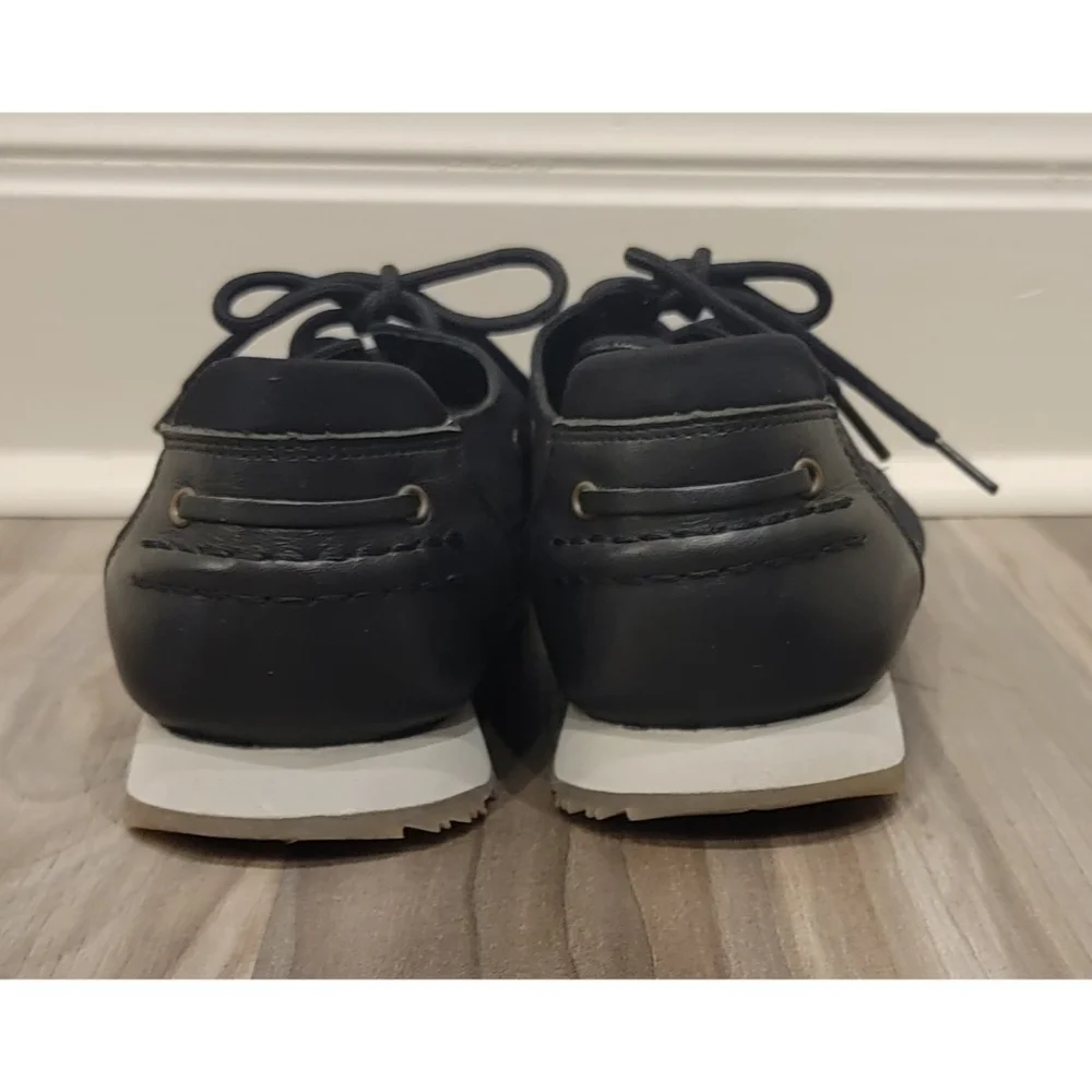 Clae color black